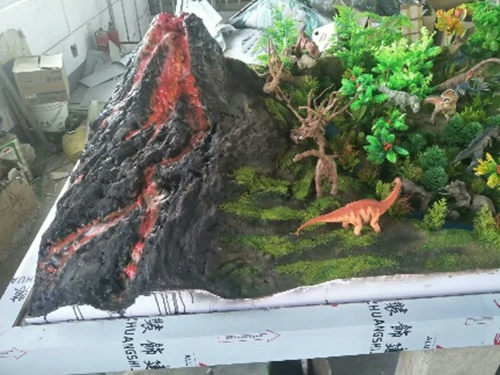 古生物館中的恐龍場(chǎng)景復原模型